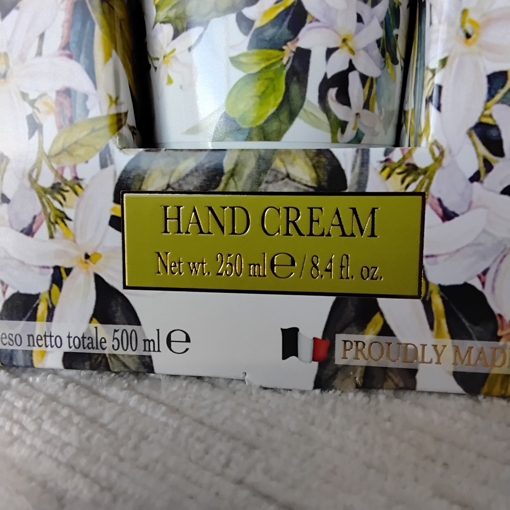 L'Arte Jasmine Scented Italian Hand Cream and Body Lotion Set, 8.4 Oz Tubes New - Picture 10 of 12
